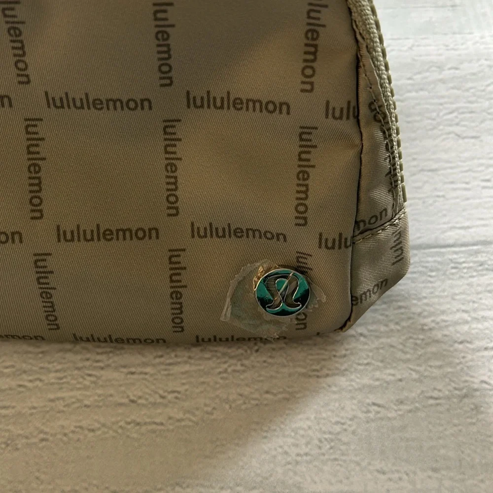 Lululemon Everywhere Belt Bag WGML NWT‎
